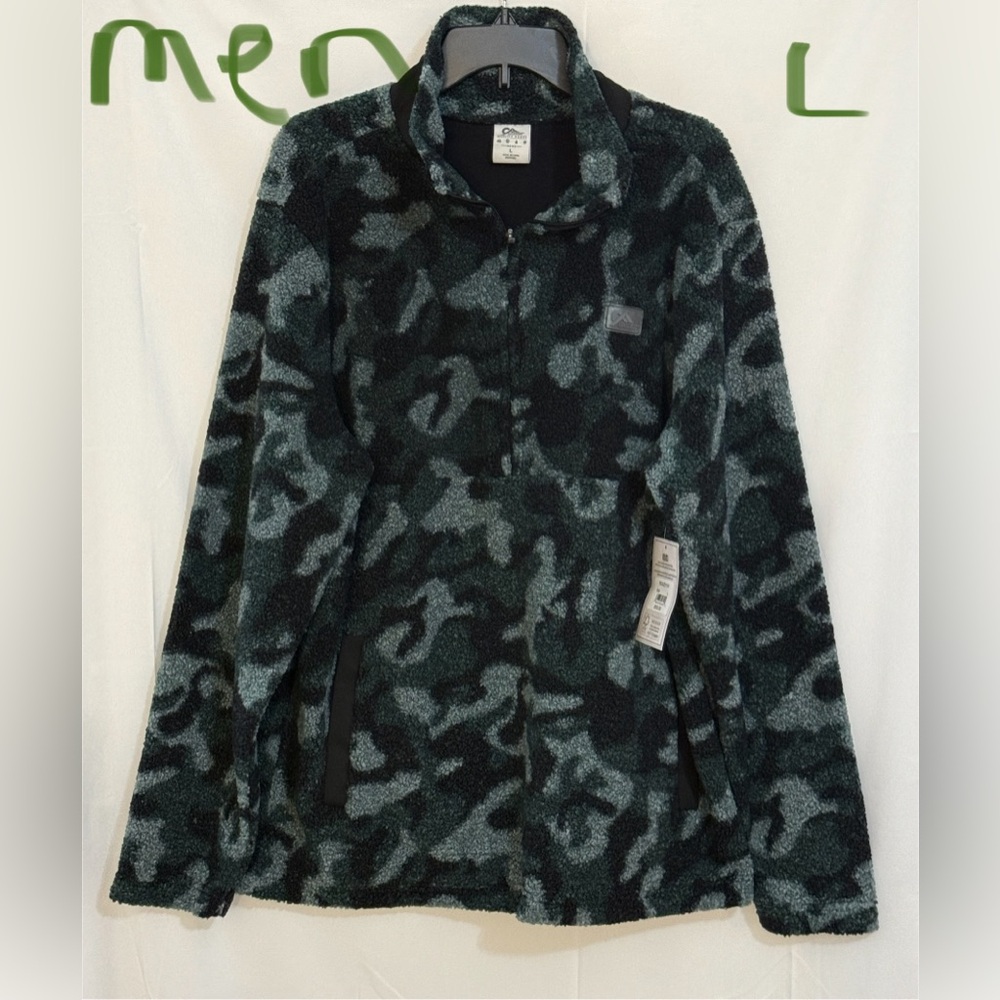 Colosseum Black and Green Camo Fleece Pullover